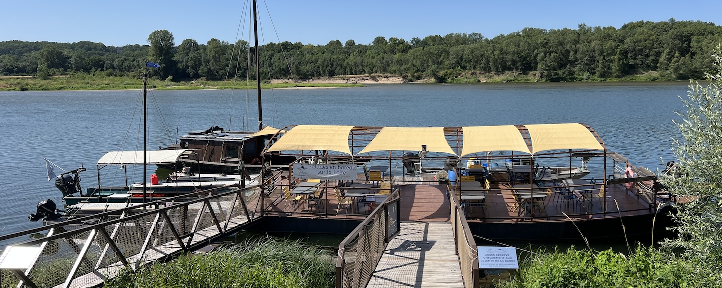 La Guimbarge notre guinguette flottante sur notre barge-terrasse